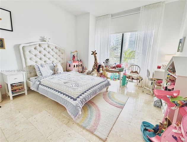 68 SE 6th St 903, Miami, FL 33131