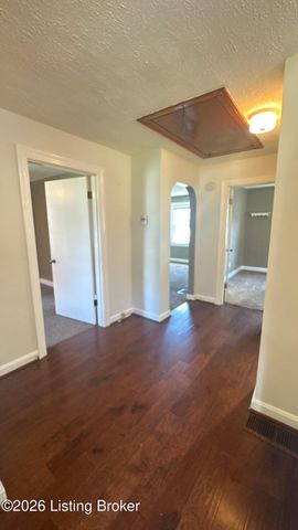 5324 Tahia Dr, Louisville, KY 40216