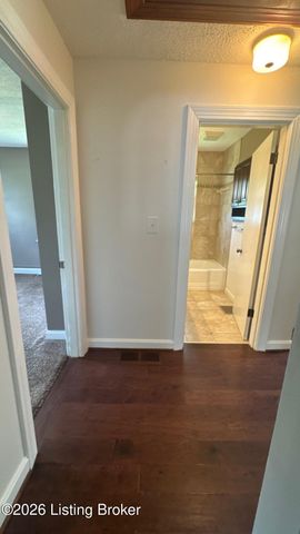 5324 Tahia Dr, Louisville, KY 40216