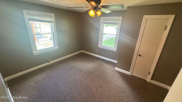5324 Tahia Dr, Louisville, KY 40216