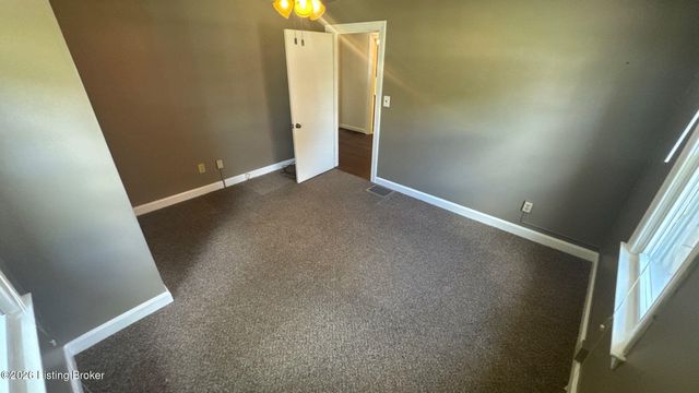 5324 Tahia Dr, Louisville, KY 40216