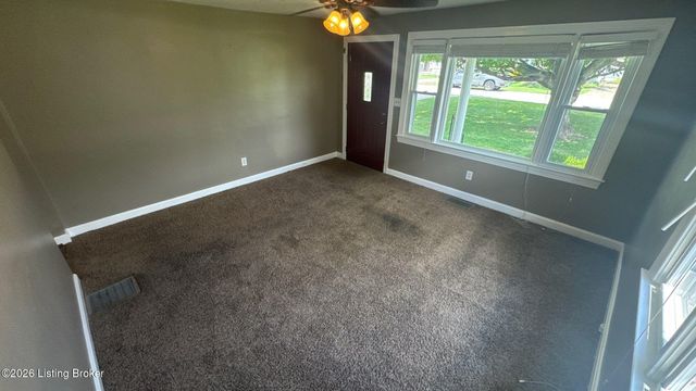 5324 Tahia Dr, Louisville, KY 40216