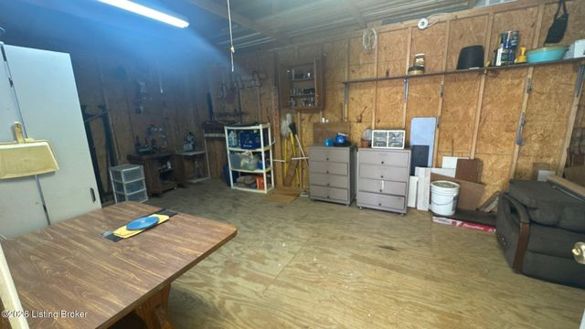 5324 Tahia Dr, Louisville, KY 40216