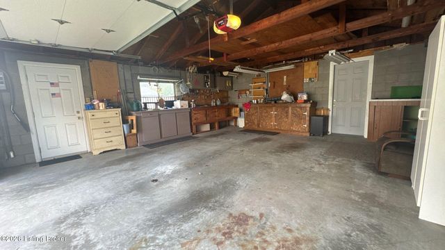 5324 Tahia Dr, Louisville, KY 40216
