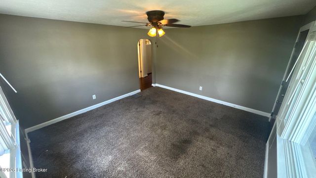 5324 Tahia Dr, Louisville, KY 40216