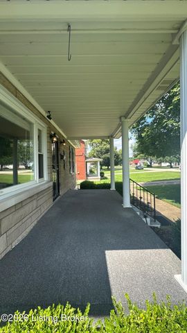 5324 Tahia Dr, Louisville, KY 40216