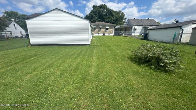 5324 Tahia Dr, Louisville, KY 40216