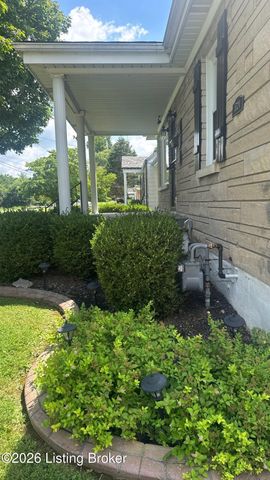 5324 Tahia Dr, Louisville, KY 40216