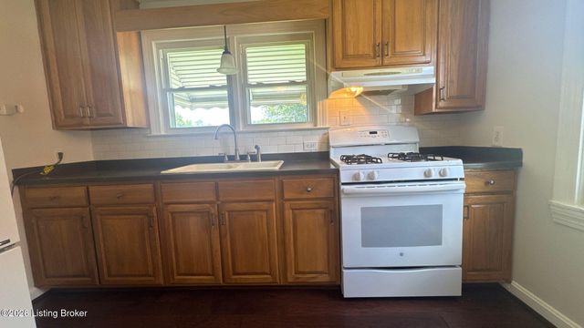 5324 Tahia Dr, Louisville, KY 40216