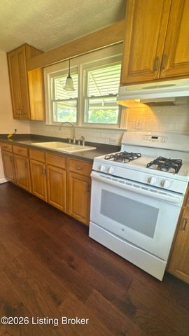 5324 Tahia Dr, Louisville, KY 40216