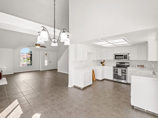 1631 E Deyoung Drive, Fresno, CA 93720