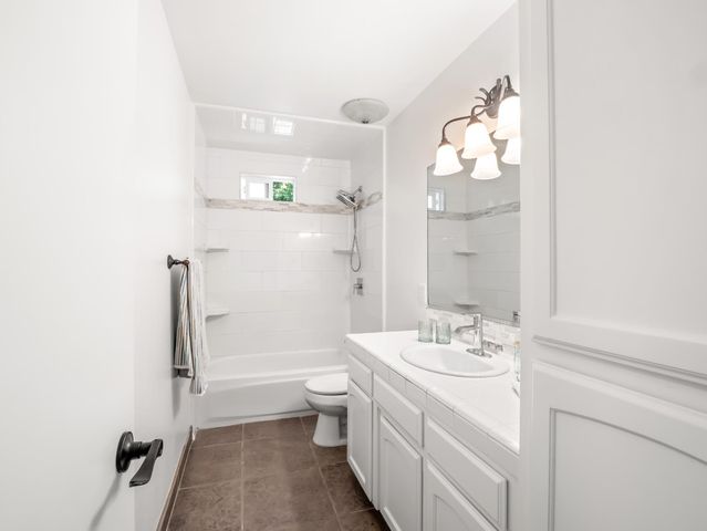 1631 E Deyoung Drive, Fresno, CA 93720