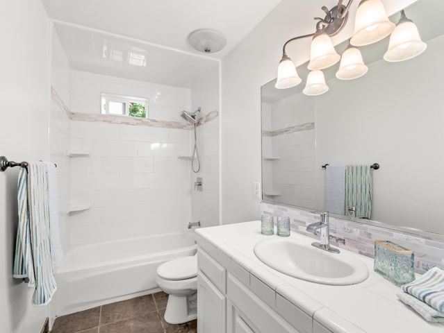 1631 E Deyoung Drive, Fresno, CA 93720