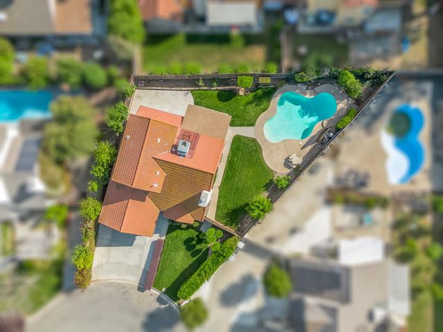 1631 E Deyoung Drive, Fresno, CA 93720