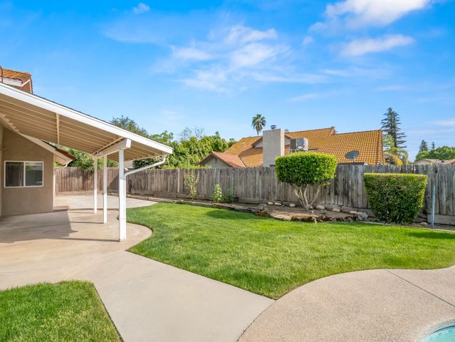 1631 E Deyoung Drive, Fresno, CA 93720