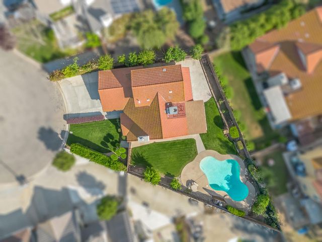 1631 E Deyoung Drive, Fresno, CA 93720