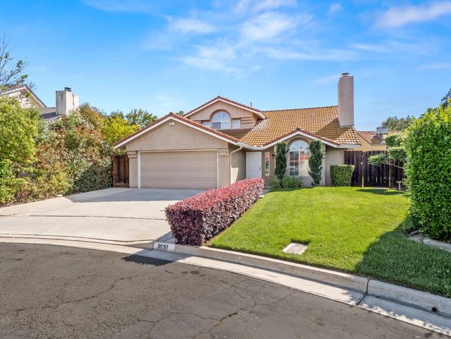 1631 E Deyoung Drive, Fresno, CA 93720