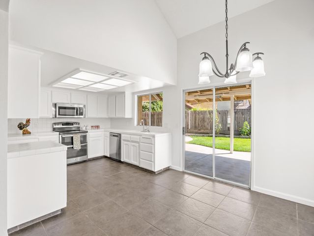 1631 E Deyoung Drive, Fresno, CA 93720