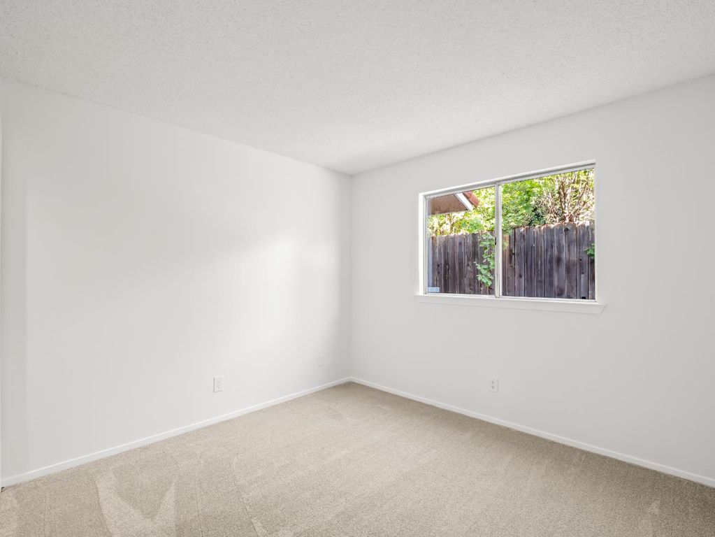 Image 14 of property listing at 1631 E Deyoung Drive, Fresno, CA 93720