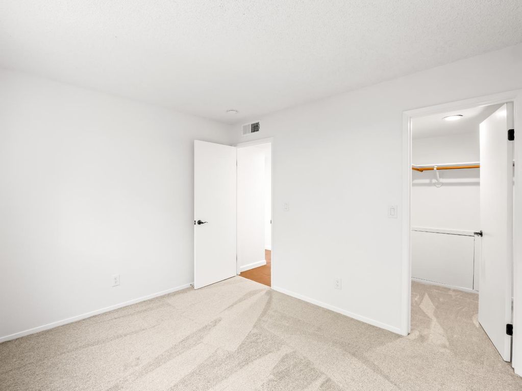 Image 15 of property listing at 1631 E Deyoung Drive, Fresno, CA 93720