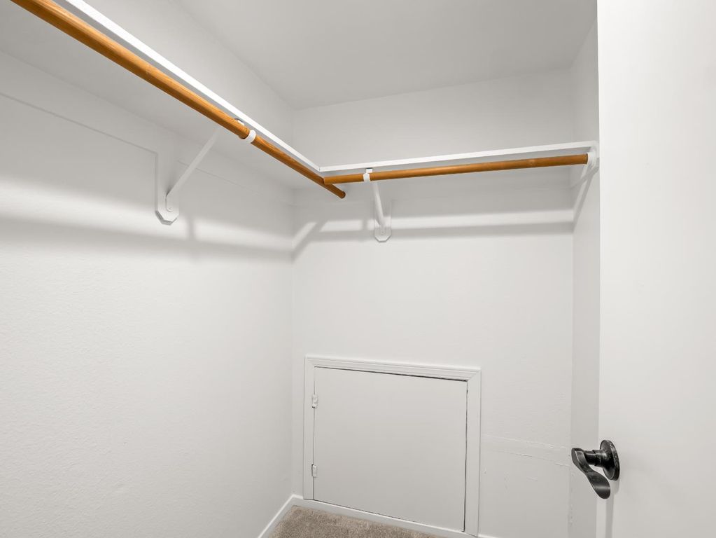 Image 16 of property listing at 1631 E Deyoung Drive, Fresno, CA 93720