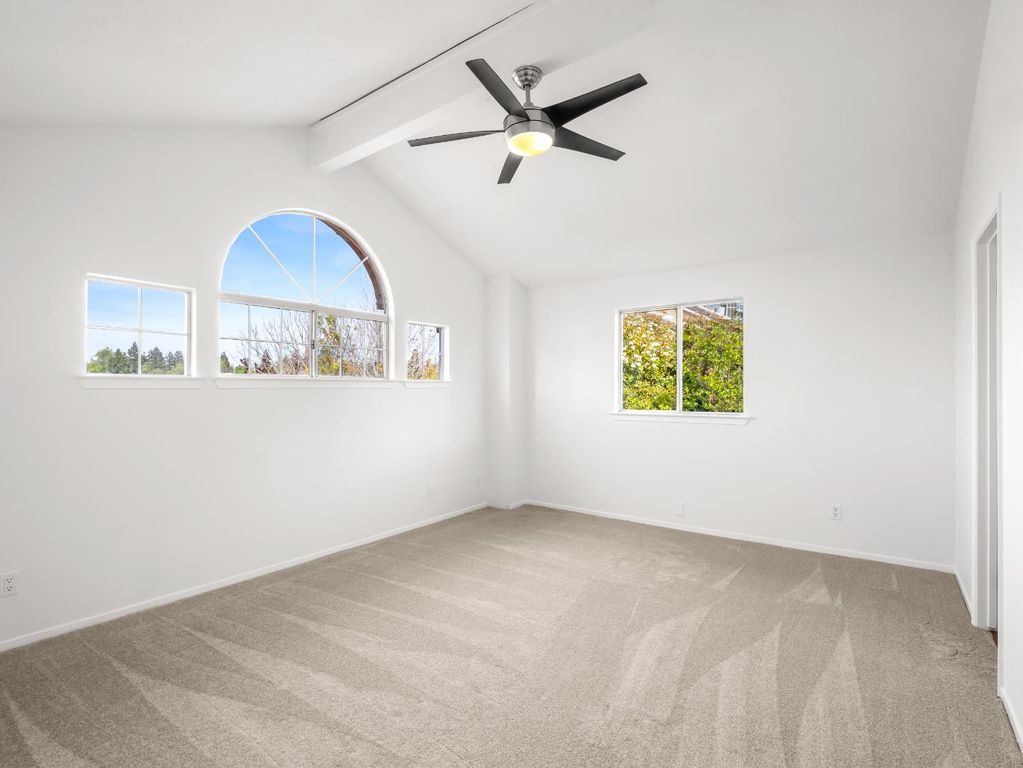 Image 23 of property listing at 1631 E Deyoung Drive, Fresno, CA 93720