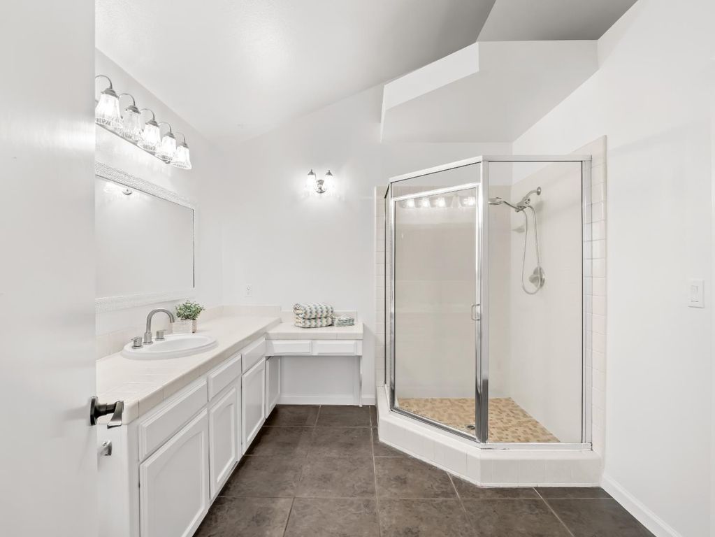 Image 26 of property listing at 1631 E Deyoung Drive, Fresno, CA 93720