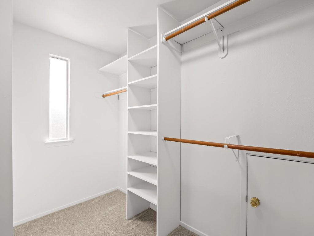 Image 29 of property listing at 1631 E Deyoung Drive, Fresno, CA 93720