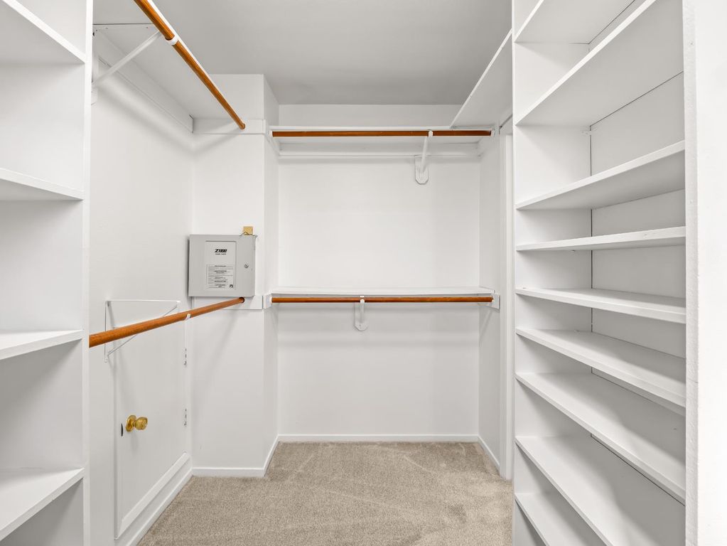 Image 30 of property listing at 1631 E Deyoung Drive, Fresno, CA 93720