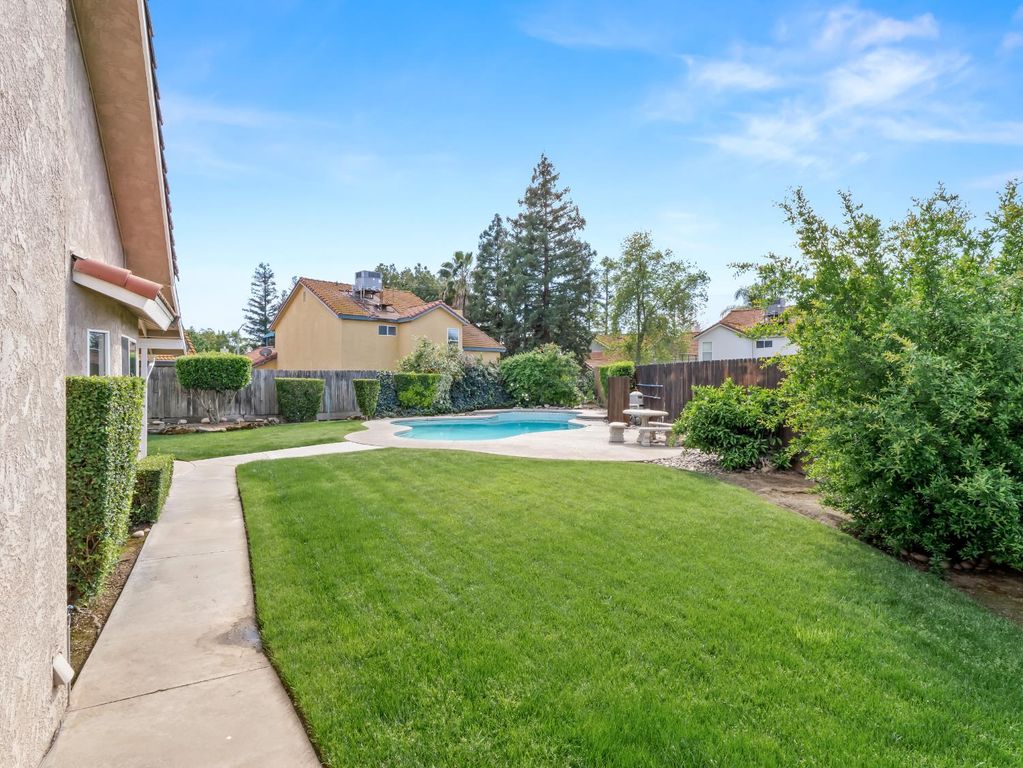 Image 31 of property listing at 1631 E Deyoung Drive, Fresno, CA 93720