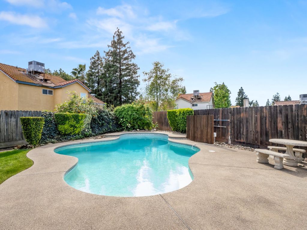 Image 33 of property listing at 1631 E Deyoung Drive, Fresno, CA 93720