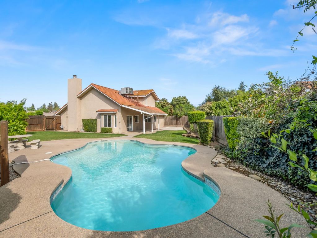 Image 34 of property listing at 1631 E Deyoung Drive, Fresno, CA 93720