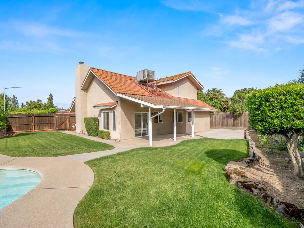 Image 35 of property listing at 1631 E Deyoung Drive, Fresno, CA 93720