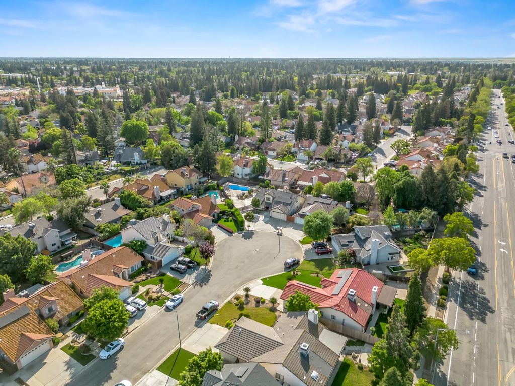 Image 41 of property listing at 1631 E Deyoung Drive, Fresno, CA 93720