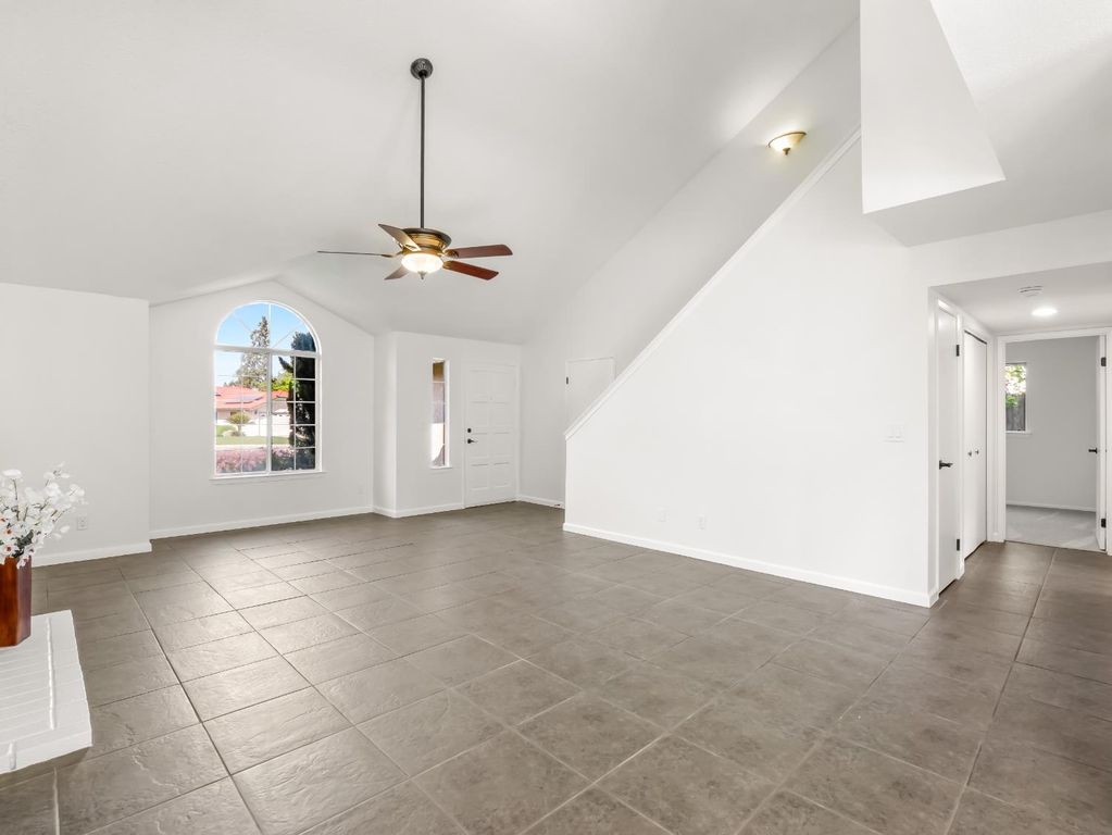 Image 6 of property listing at 1631 E Deyoung Drive, Fresno, CA 93720