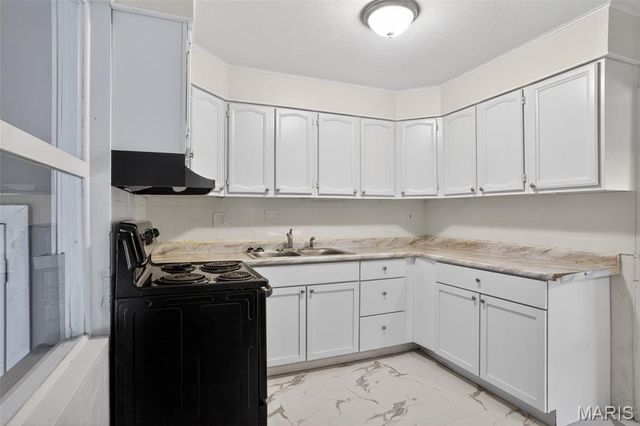 2201 Hollis Drive, St Louis, MO 63136