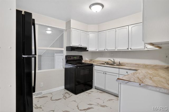 2201 Hollis Drive, St Louis, MO 63136