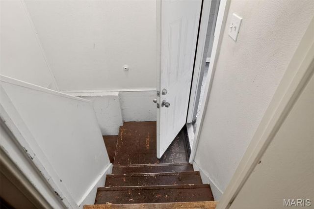 2201 Hollis Drive, St Louis, MO 63136