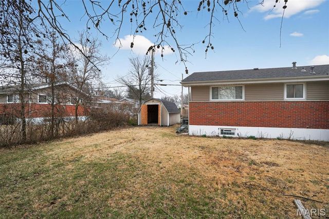 2201 Hollis Drive, St Louis, MO 63136