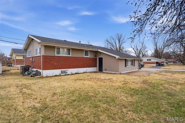 2201 Hollis Drive, St Louis, MO 63136