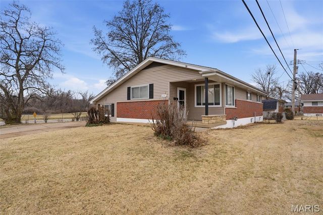 2201 Hollis Drive, St Louis, MO 63136