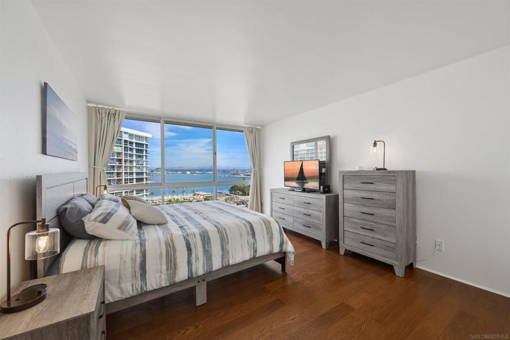 Image 15 of property listing at 1830 Avenida Del Mundo 1112, Coronado, CA 92118