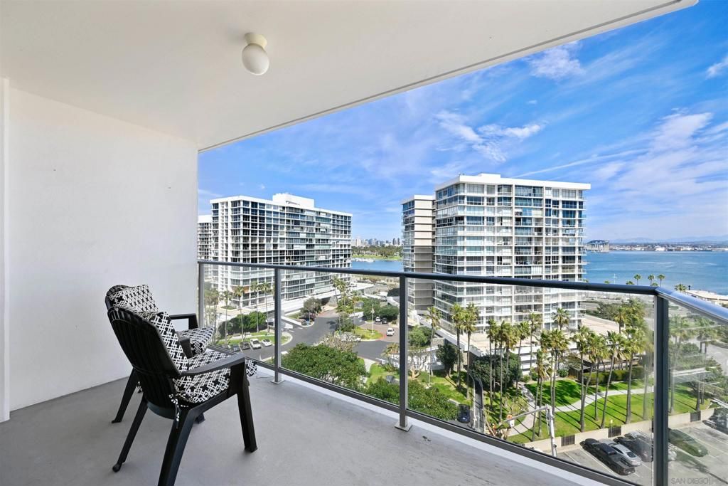 Image 2 of property listing at 1830 Avenida Del Mundo 1112, Coronado, CA 92118