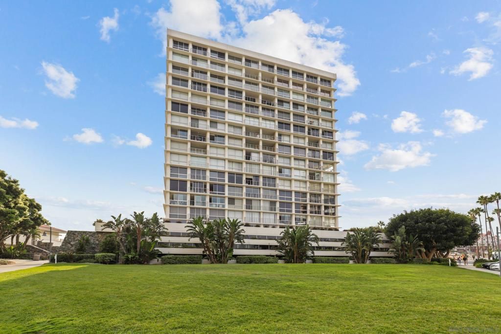 Image 25 of property listing at 1830 Avenida Del Mundo 1112, Coronado, CA 92118