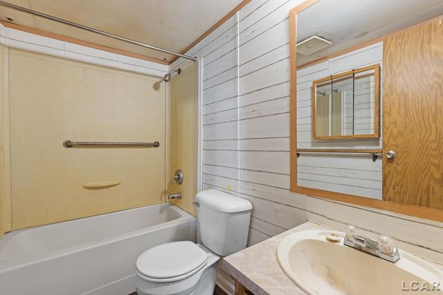 3601 , 3599 Round Lake Highway, Rollin Twp, MI 49253