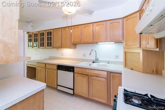 1821 Van Hill Court, Rochester Hills, MI 48309