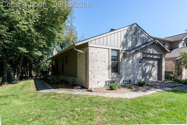 1821 Van Hill Court, Rochester Hills, MI 48309