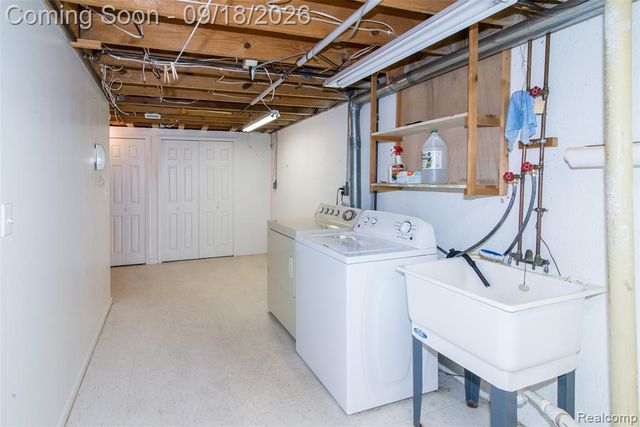 1821 Van Hill Court, Rochester Hills, MI 48309