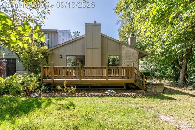 1821 Van Hill Court, Rochester Hills, MI 48309