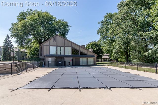1821 Van Hill Court, Rochester Hills, MI 48309